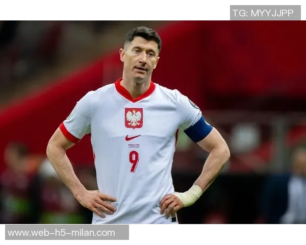 波兰主帅：莱万将佩戴防护面具出战世预赛附加赛，相信他不受影响